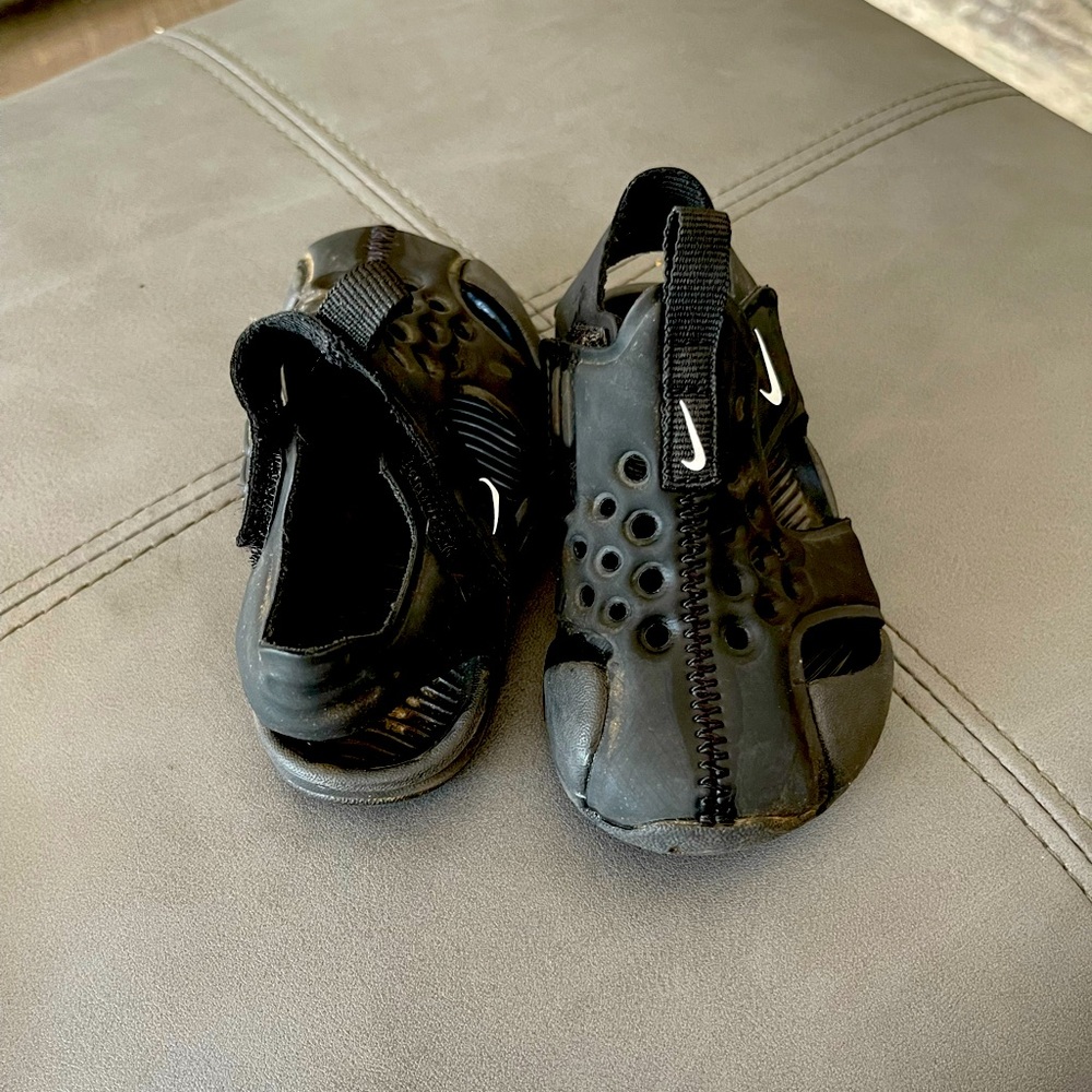 Nike water shoes size 4.5